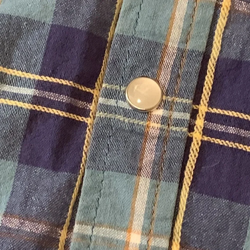 LEVIS, vintage, plaid button down long sleeve, ladies/girls medium, great cond.